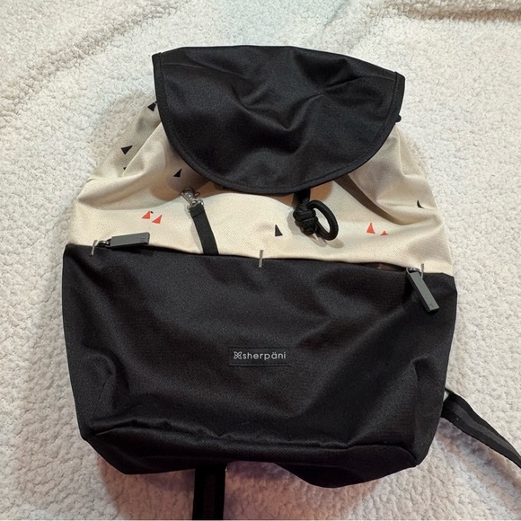 Sherpani Handbags - Sherpani Black and Cream Triangle Print Backpack